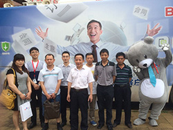 度熊出現在常德遭圍觀，百度體驗車下鄉根本停不下來!